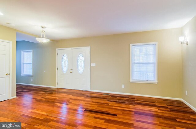 4021 Barrington Rd, Baltimore, MD 21215 - foyer entrance with wood finished floors and baseboards