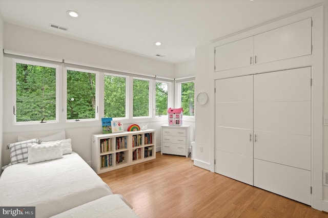 bedroom featuring recessed lighting, a closet, visible vents, and light wood-style flooring