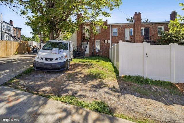 view of front of property