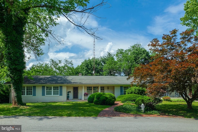 ranch-style house with a front yard