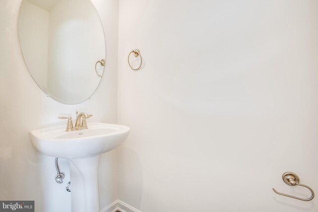 2107 Warrenton Rd, Fredericksburg, VA 22406 - bathroom with baseboards