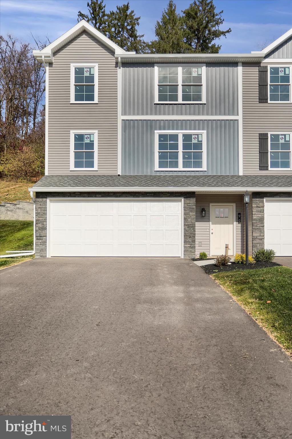 townhome / multi-family property featuring a garage