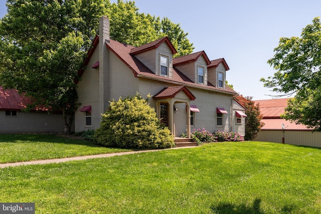 view of front facade with a front lawn