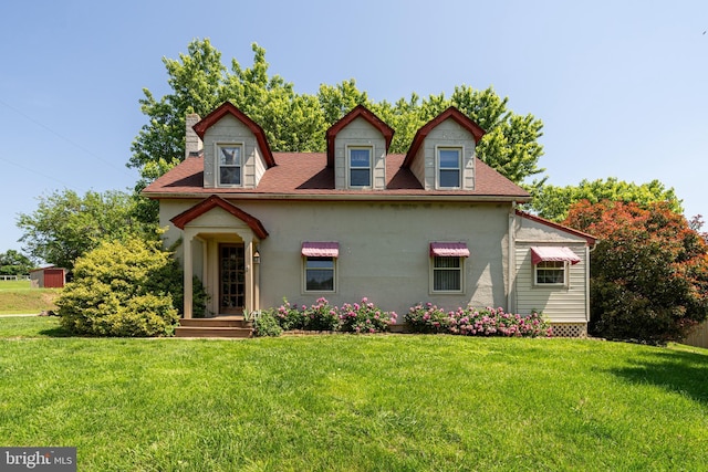 view of front of property featuring a front yard