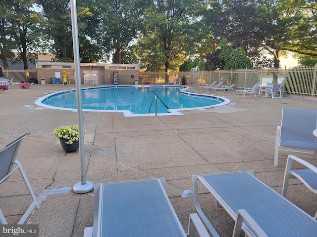 view of swimming pool featuring a patio