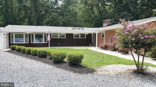 single story home featuring a porch