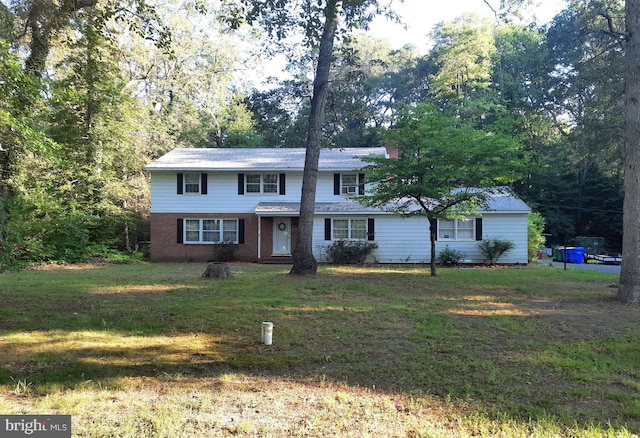 view of front of property with a front yard