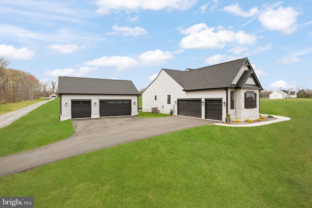 view of front facade featuring a front lawn and a garage