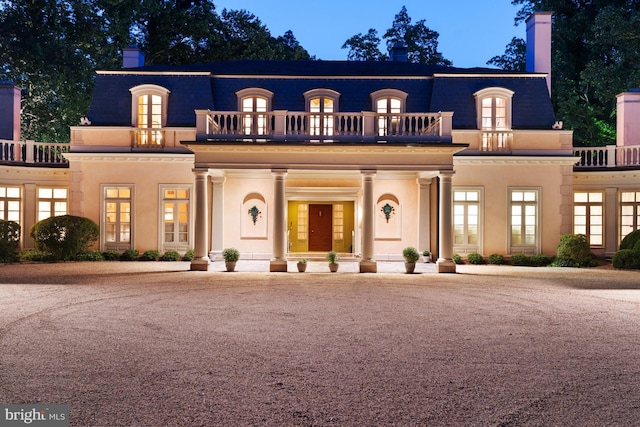 view of front of home featuring a balcony