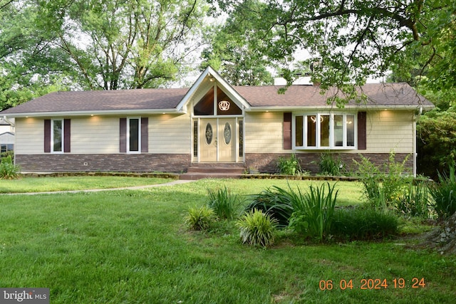 ranch-style home with a front lawn