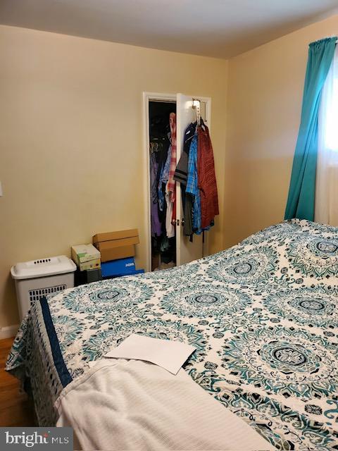 bedroom featuring a closet