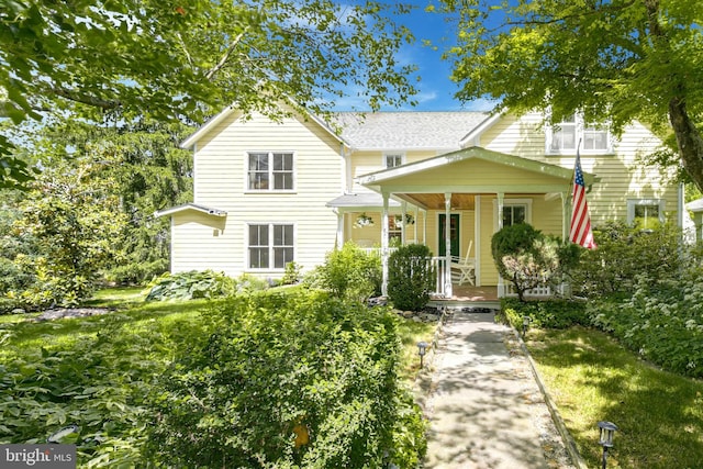 front facade featuring a porch