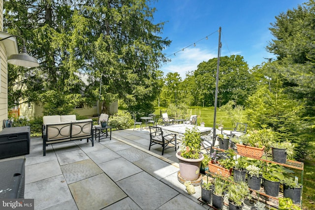 view of patio featuring an outdoor hangout area