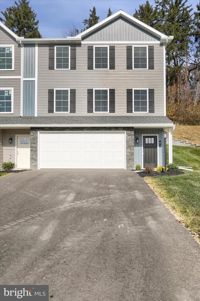 view of front of property featuring a garage