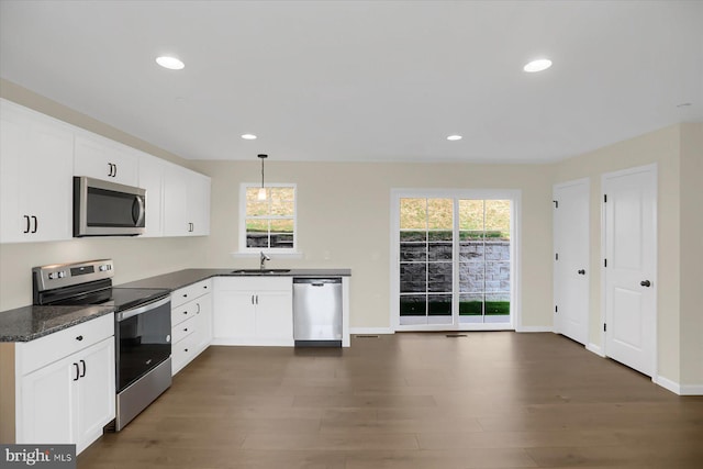 84 Limerick Ln, Selinsgrove, PA 17870 - kitchen with stainless steel appliances, a sink, dark wood-style flooring, baseboards, and recessed lighting