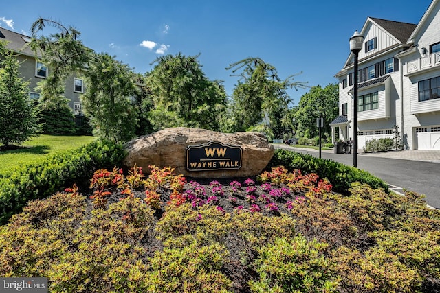 view of community / neighborhood sign