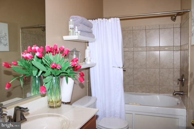 full bathroom featuring vanity, toilet, and shower / tub combo with curtain