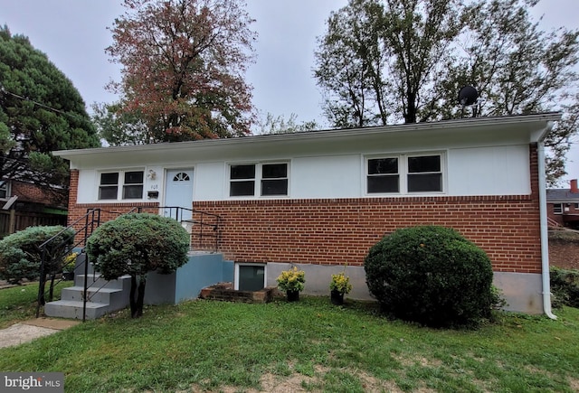 view of front of property with a front lawn