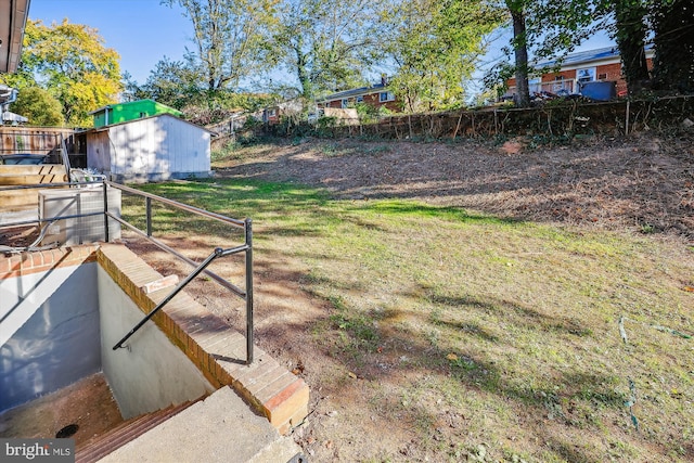 view of yard featuring a storage shed