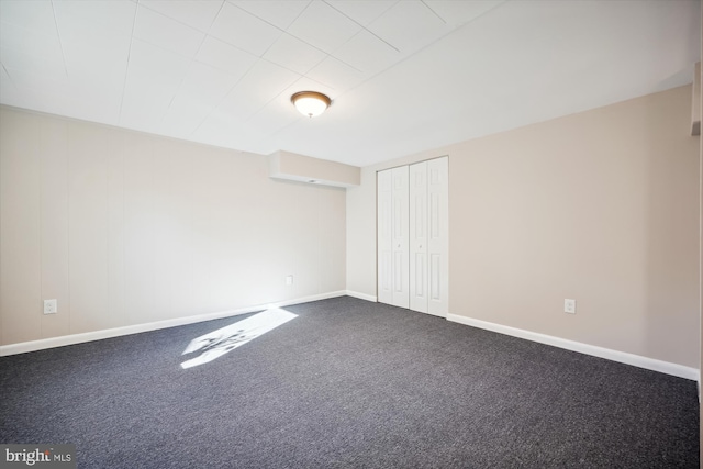 unfurnished bedroom with carpet flooring and a closet