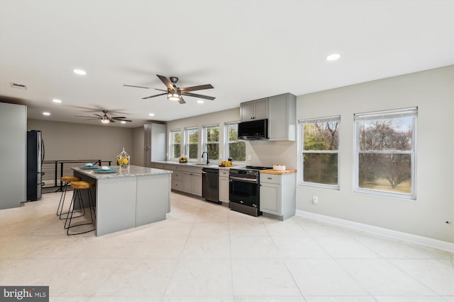 kitchen with ceiling fan, visible vents, recessed lighting, appliances with stainless steel finishes, and gray cabinetry