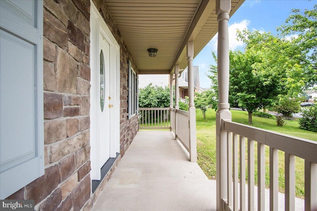 balcony featuring covered porch