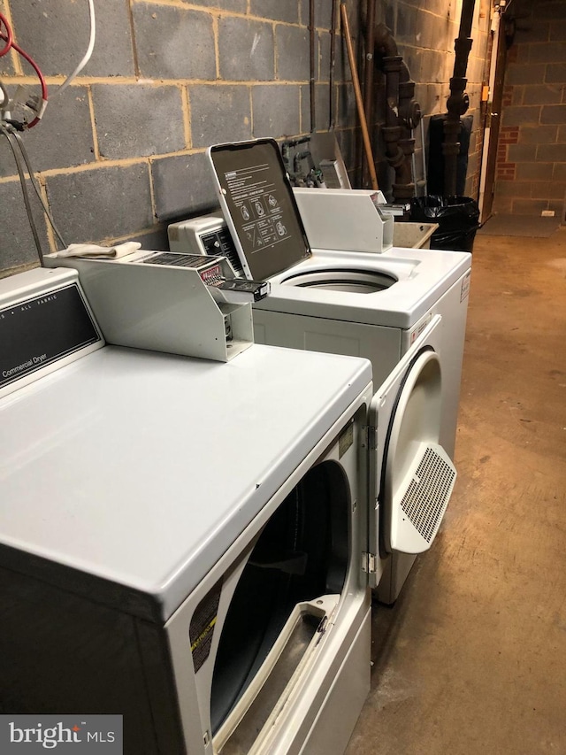 washroom featuring sink and washer and dryer