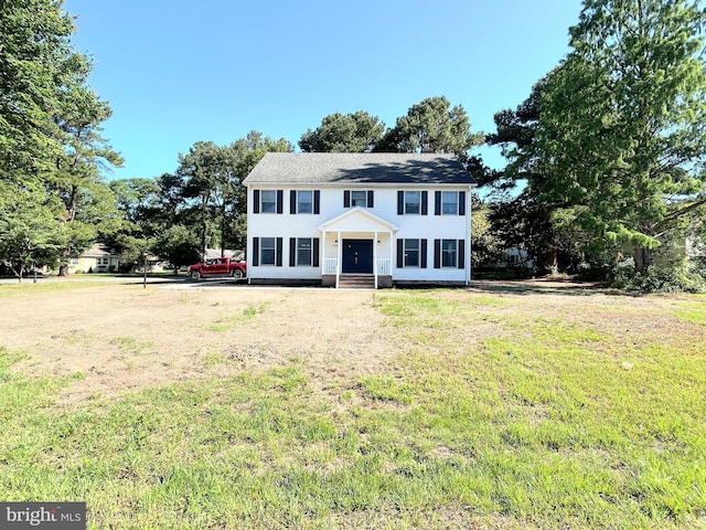 colonial inspired home featuring a front yard