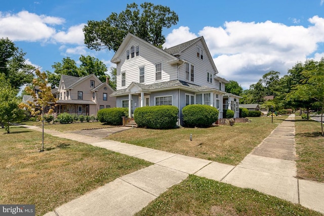 view of front of house featuring a front lawn