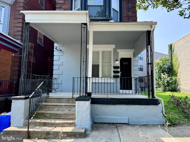 doorway to property with covered porch