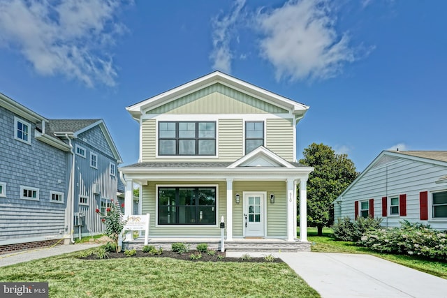 view of front of property featuring a front yard