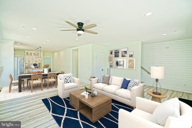 living room featuring light hardwood / wood-style floors and ceiling fan