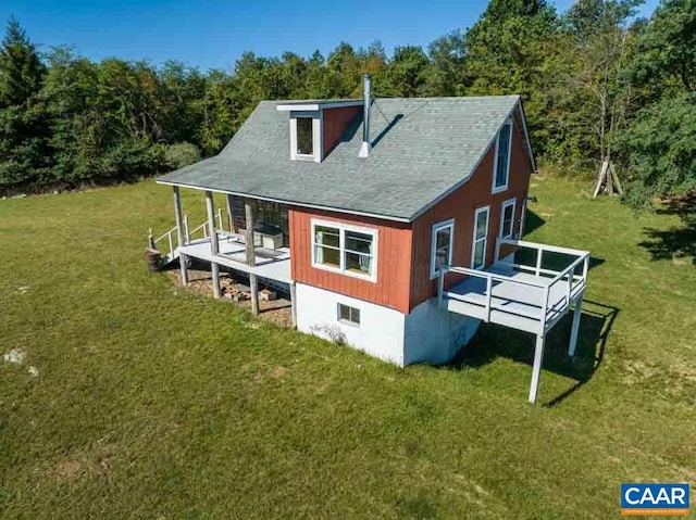 rear view of house featuring a lawn