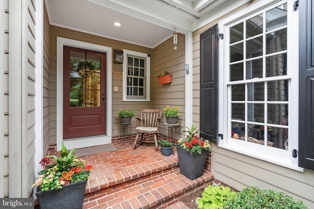 property entrance featuring a porch