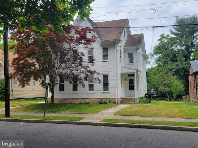 view of front of house with a front lawn