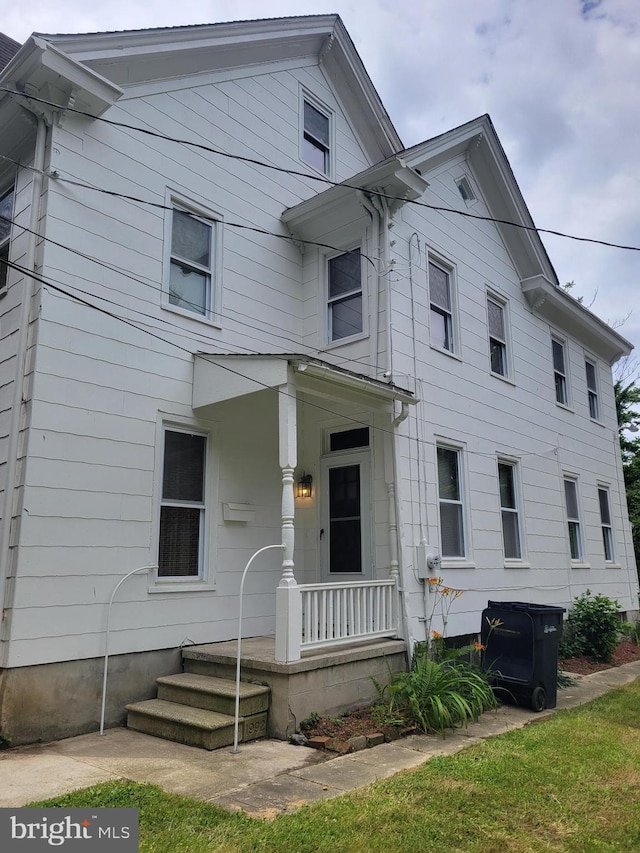 view of front facade with a porch