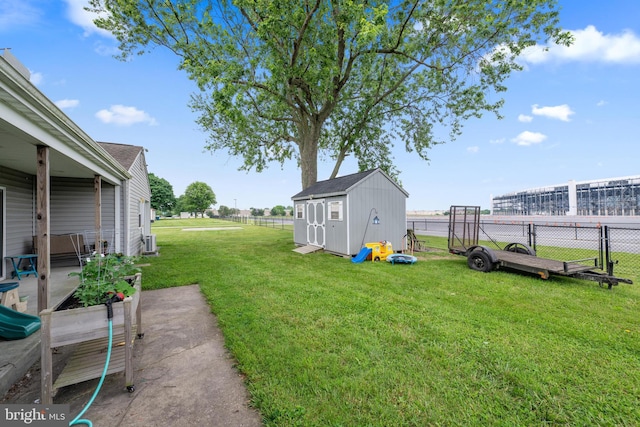 view of yard with a shed