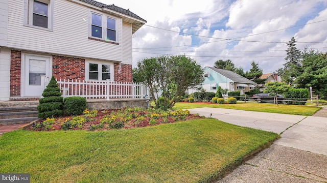 exterior space featuring a front yard