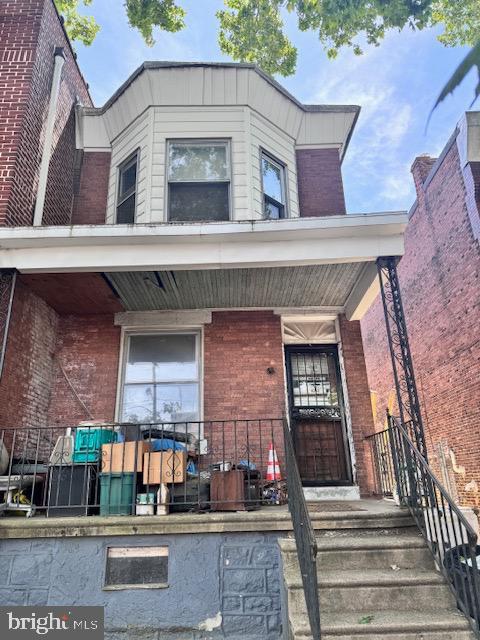 doorway to property featuring covered porch