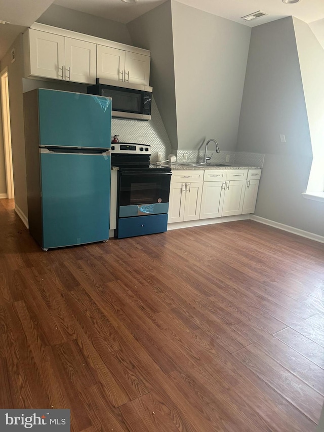 kitchen featuring white cabinetry, sink, stainless steel appliances, dark hardwood / wood-style flooring, and decorative backsplash