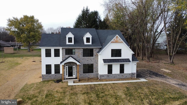 view of front facade with a front yard