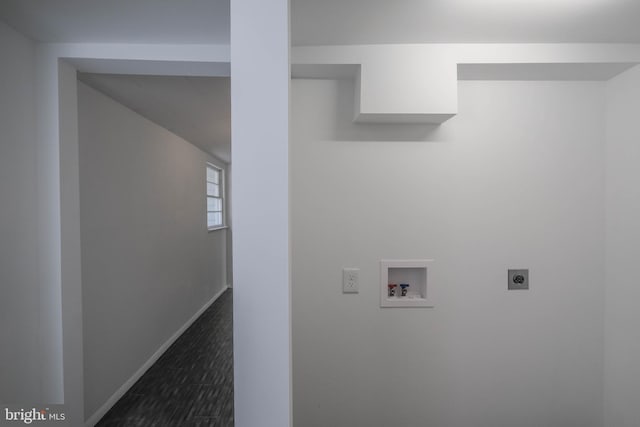 clothes washing area with washer hookup and hookup for an electric dryer