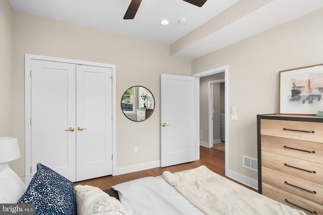 bedroom with hardwood / wood-style floors, a closet, and ceiling fan