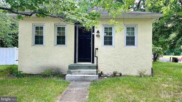 view of front of home with a front yard