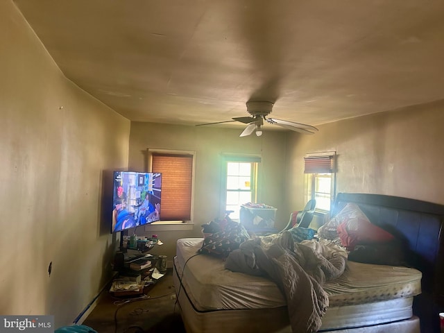 bedroom featuring ceiling fan