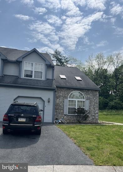 view of front of house featuring a garage and a front lawn