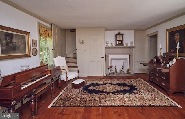 living area featuring dark hardwood / wood-style flooring and crown molding