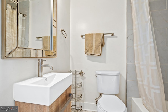 full bathroom featuring shower / tub combo with curtain, toilet, and sink