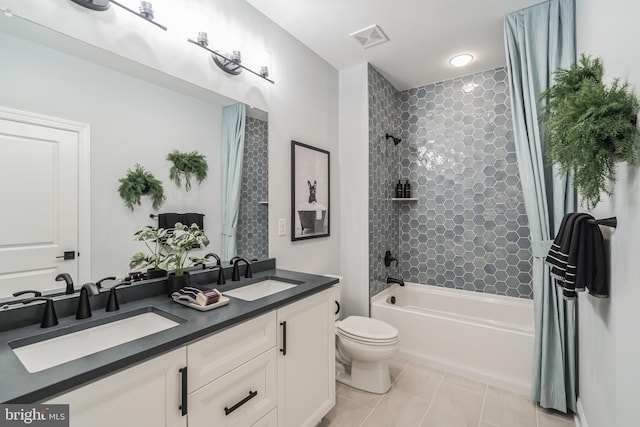 laundry area featuring washer and clothes dryer, cabinets, and sink