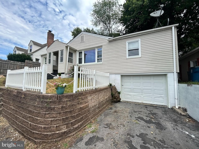 view of front facade with a garage